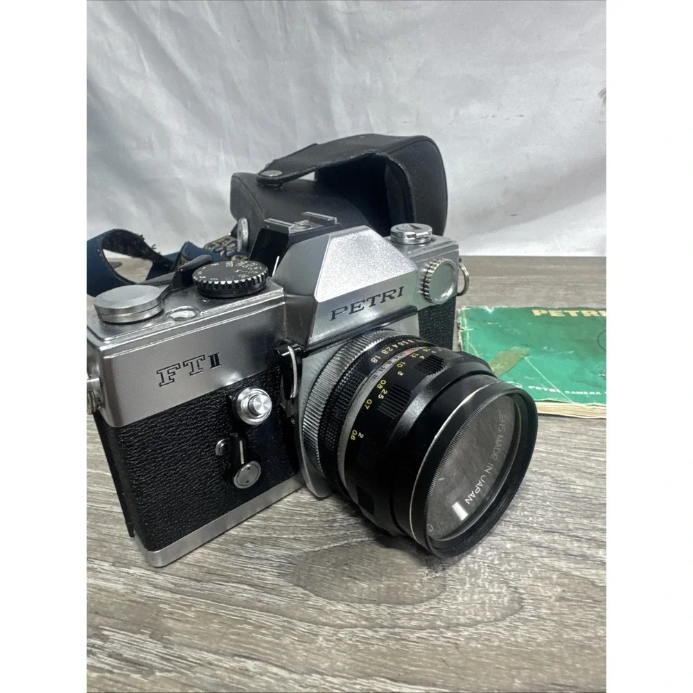 Petri FT-II 35mm film camera 1:18 Lens 55mm - made in Japan with Strap Vintage